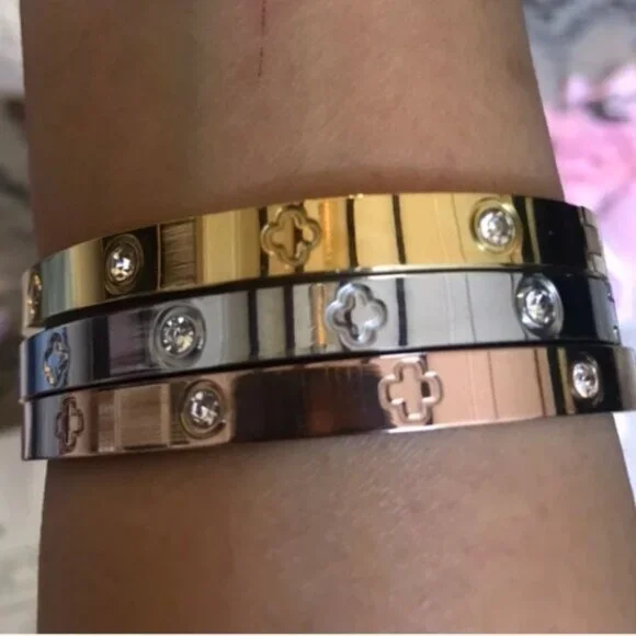 Luxury Inspired Gold Clover & Diamond Crystal Bracelet | Stainless Steel - Picture 5 of 5